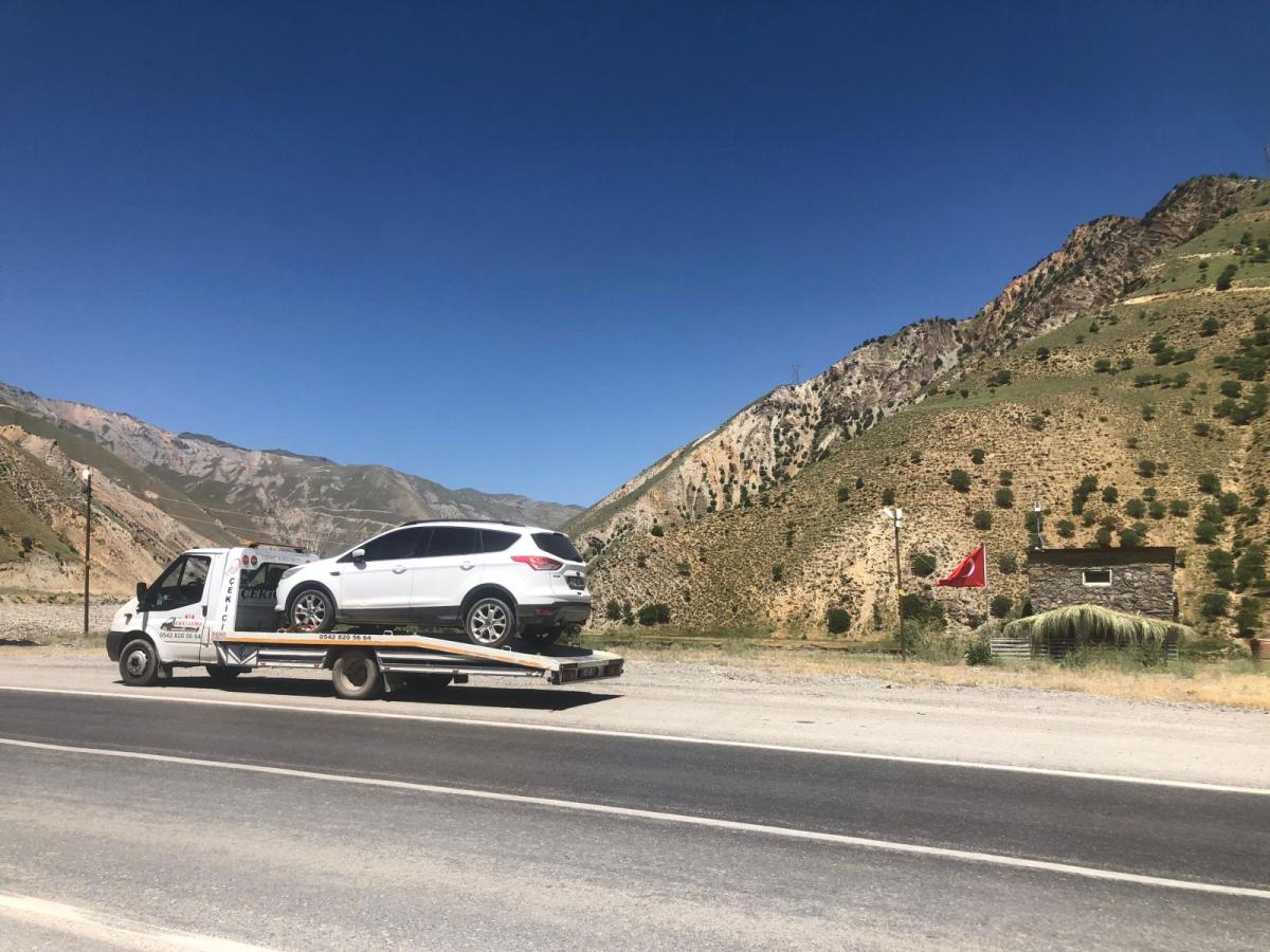 Çevre yolunda araç nakli yapan kurtarma aracı